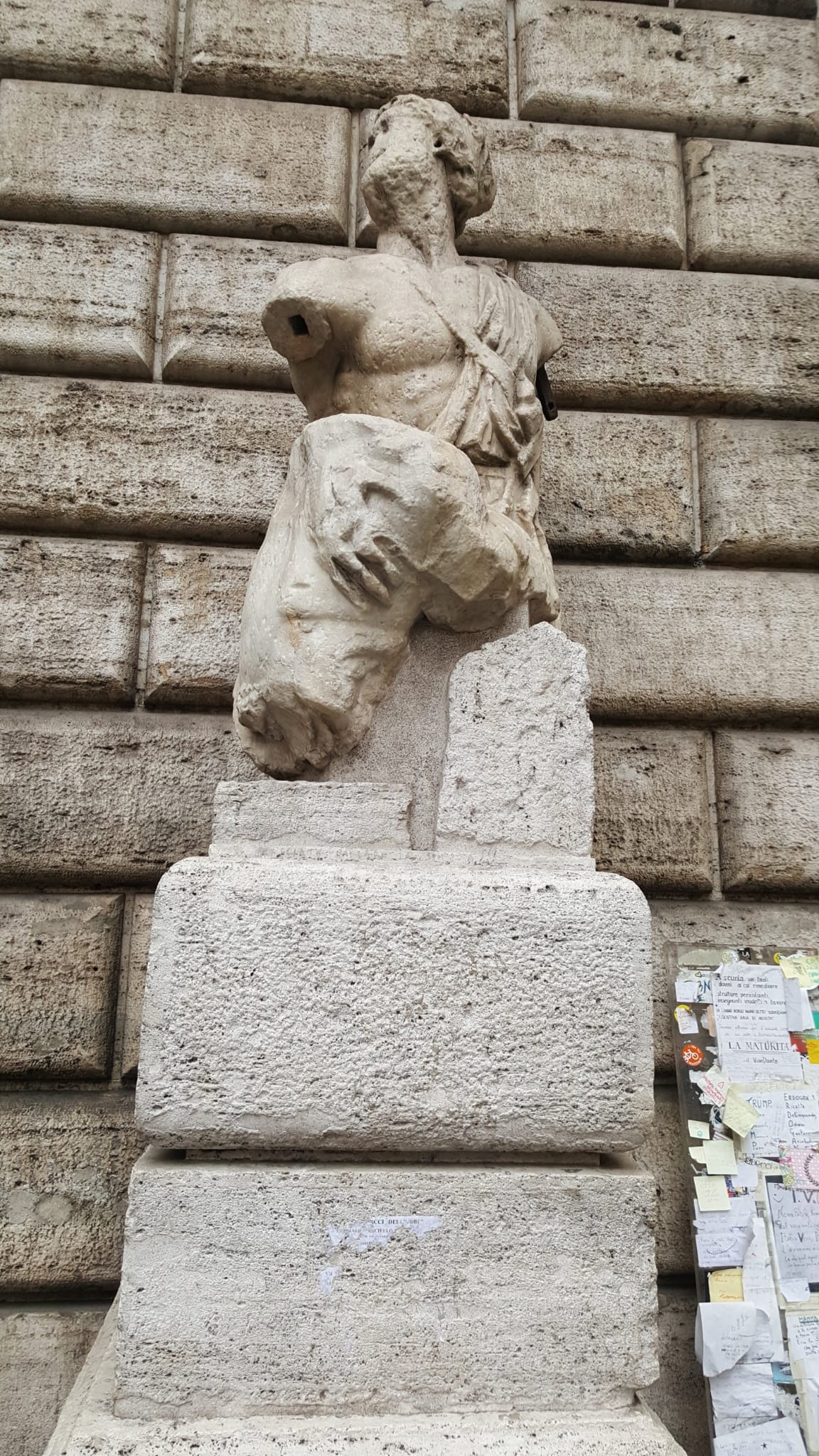 Pasquino e le Statue parlanti, l'irriverenza a Roma !