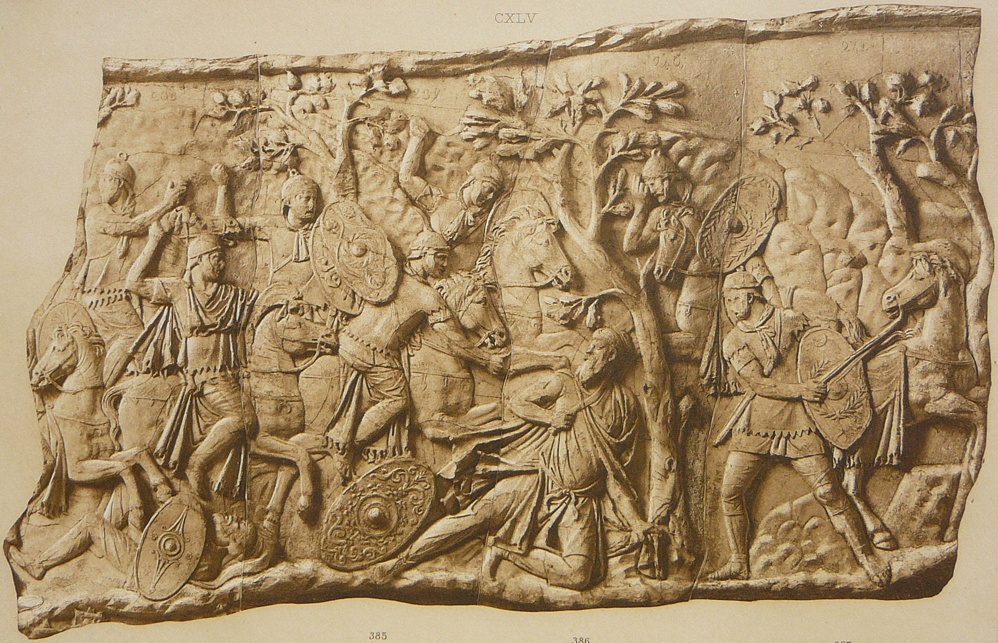 Colonna Traiana, scena CXLV: Decebalo raggiunto dai cavalieri romani si toglie la vita. Riproduzione della tavola CVI di Cichorius (1900), non una ricostruzione fotografica della battaglia.
